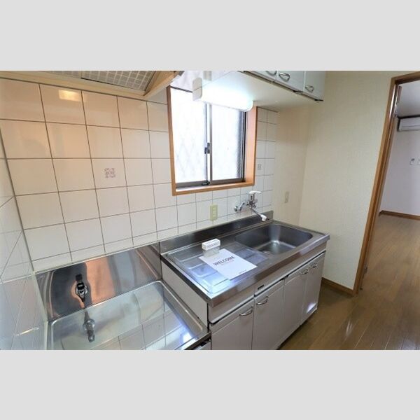 シャトーブリリアント101号室 キッチン(3帖)