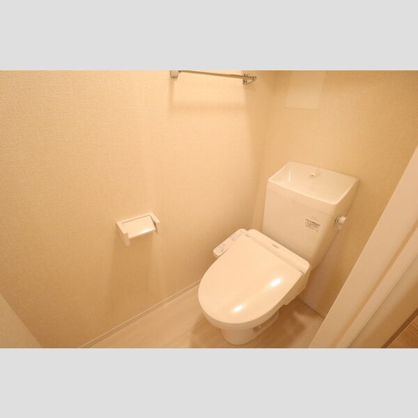 エスペランサ八幡宿302号室 トイレ