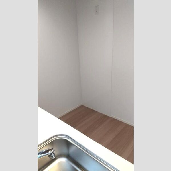 セレスティア瑞江Ⅱ301号室 冷蔵庫置場