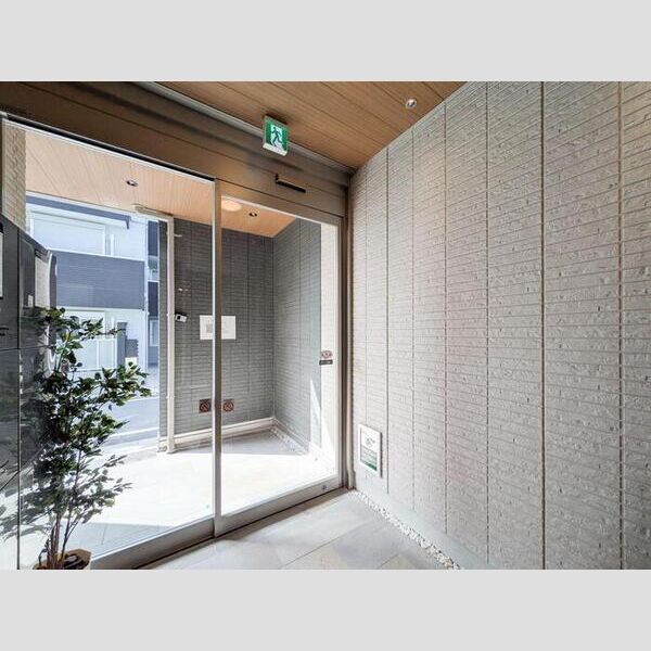 セレスティア六町Ⅱ103号室 エントランス