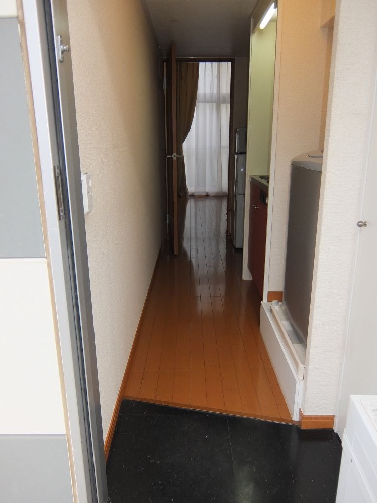 レオパレスコンフォートウッズⅡ107号室 玄関