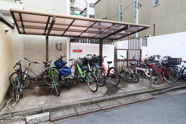 パレ・ドール石川台4階 駐輪場