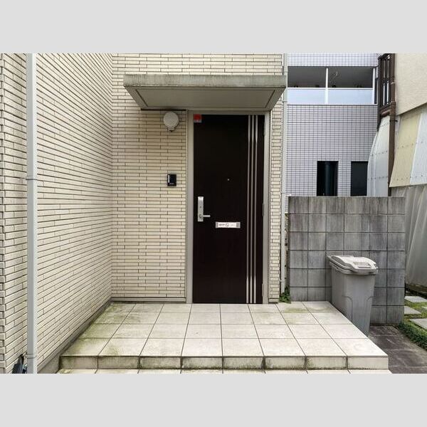 ドミール北沢 101号室　玄関