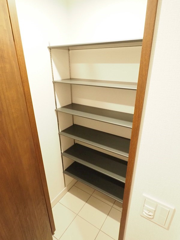 ドゥーエ梅屋敷4階 収納