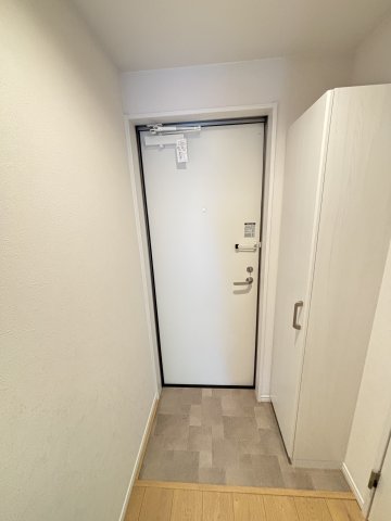 ウィンメゾン薬園台0201号室 玄関