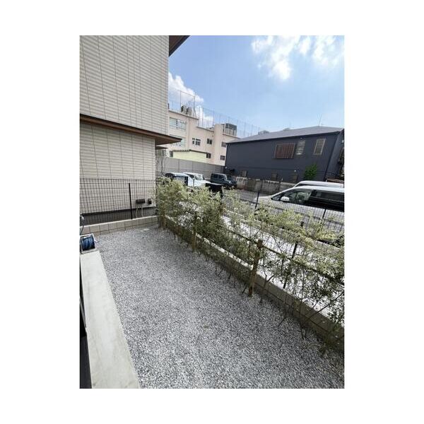 新宿区市谷山伏町戸建　B棟 エントランス