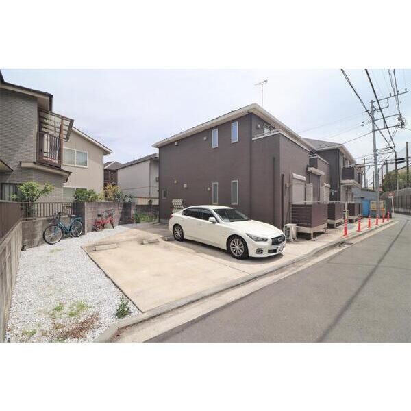 deux　parte202号室 駐車場