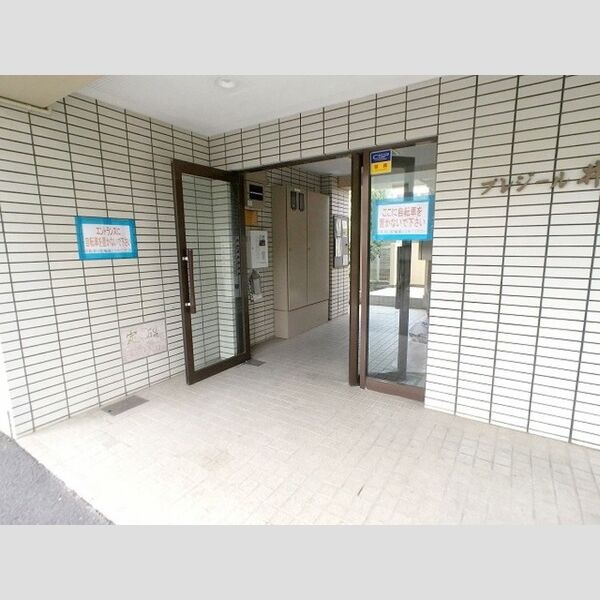 プレジール井山 エントランス