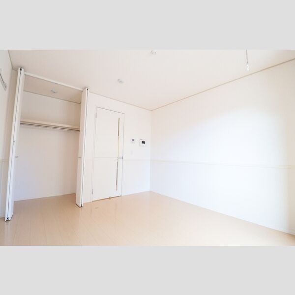 オークヒル大成103号室 クロスはツートンカラーでおしゃれ♪