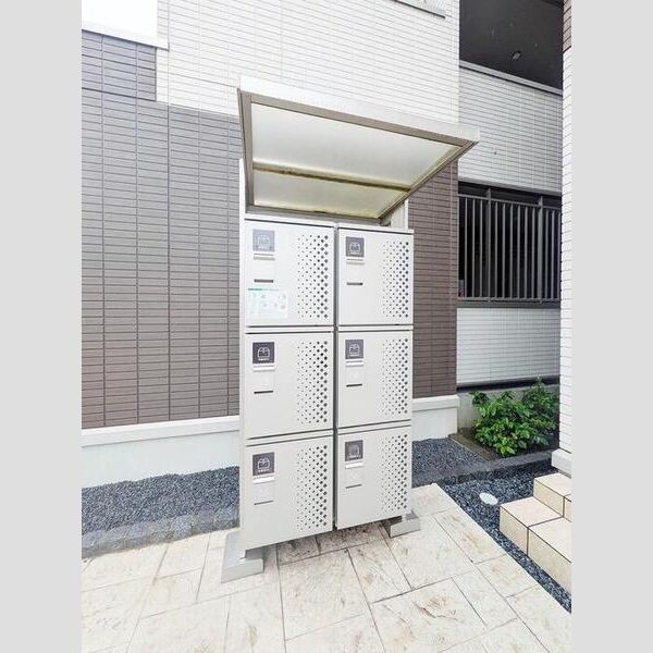オークリーフ三郷　B棟205号室 宅配ボックス