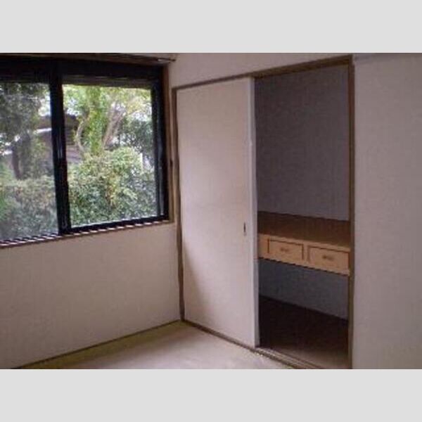 ラフィネート葛城 和室収納