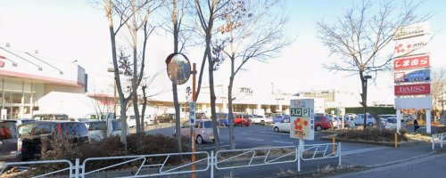 Deck House Yotsuya-Machi 【ショッピングセンター】ラーレ八王子諏訪まで444ｍ