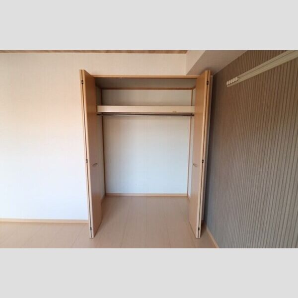 リビングタウン大金平　B クローゼット