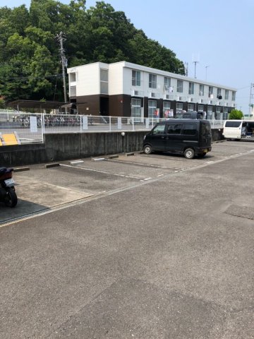 スプリームヒル201号室 駐車場