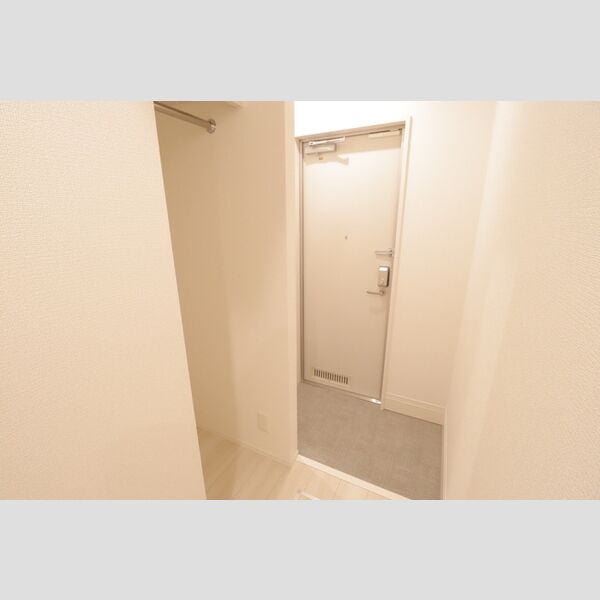 コリーヌヴェール日進305号室 玄関