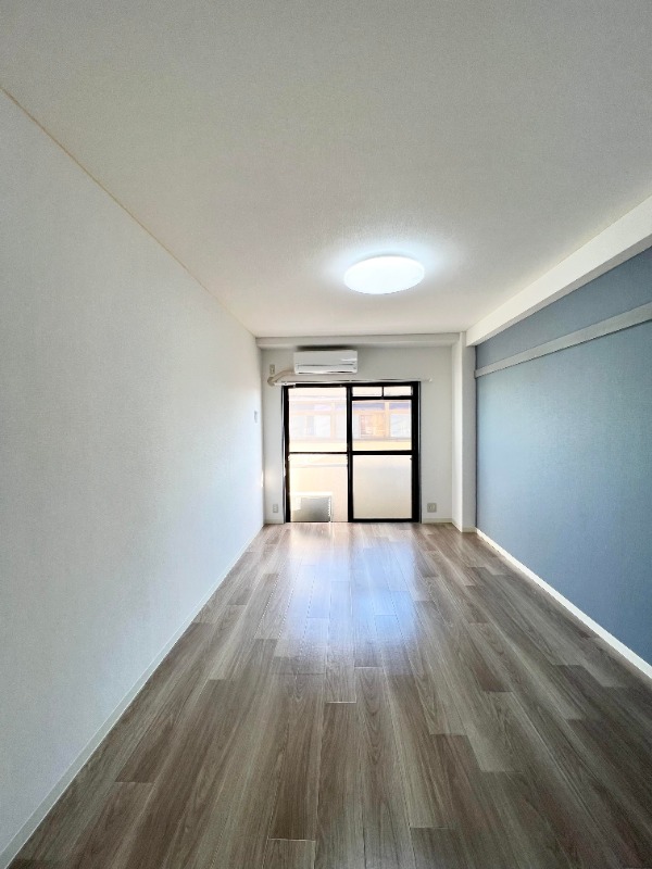 シティ松波 使いやすい7帖の洋室