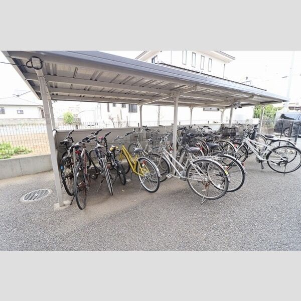 グランディール 駐輪場