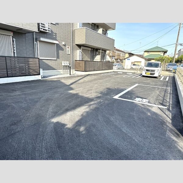 メゾン津田沼 駐車場