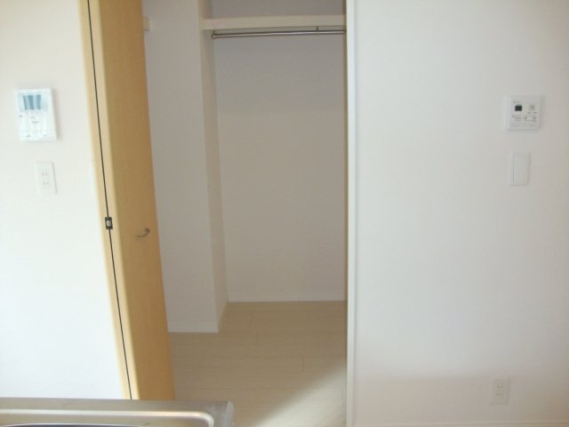 Ｍａｊｅｓｔｉｃ　ｇａｒｄｅｎ101号室 ウォークインクローゼット