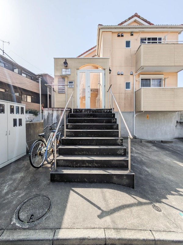 ラ・カーサミア2階 エントランス