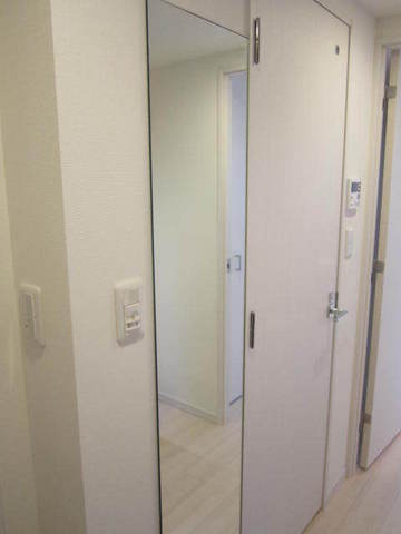 グランド・ガーラ桜木町駅前10階 室内には女性に嬉しい姿見鏡付き♪