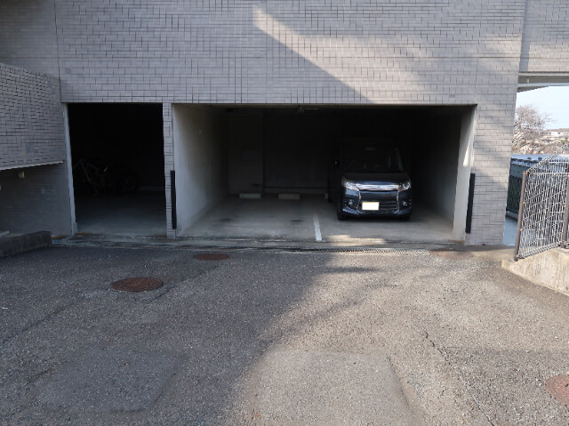 T’ｓ　garden百合ヶ丘1階 駐車場