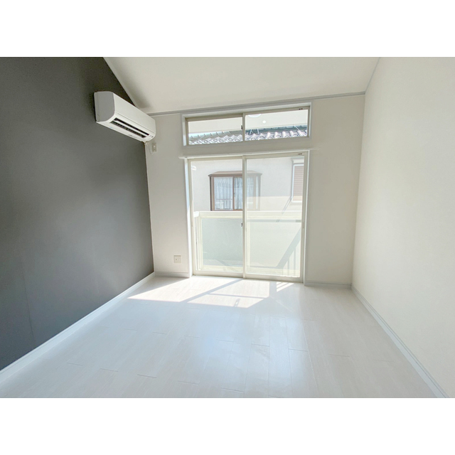 ヤングヒルズ越谷Ⅱ211号室 リビング