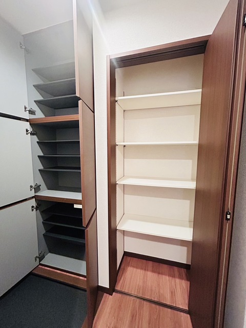 フェルス西小路1F号室 収納