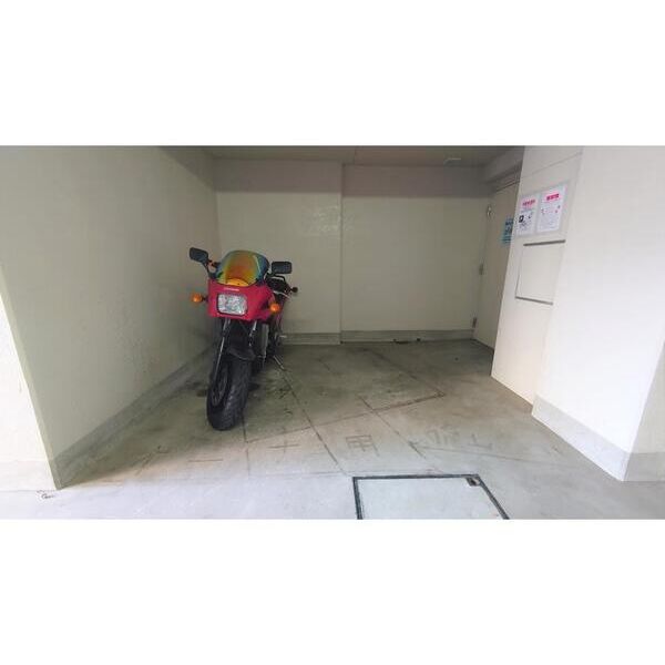サンフラワーフィル402号室 駐車場
