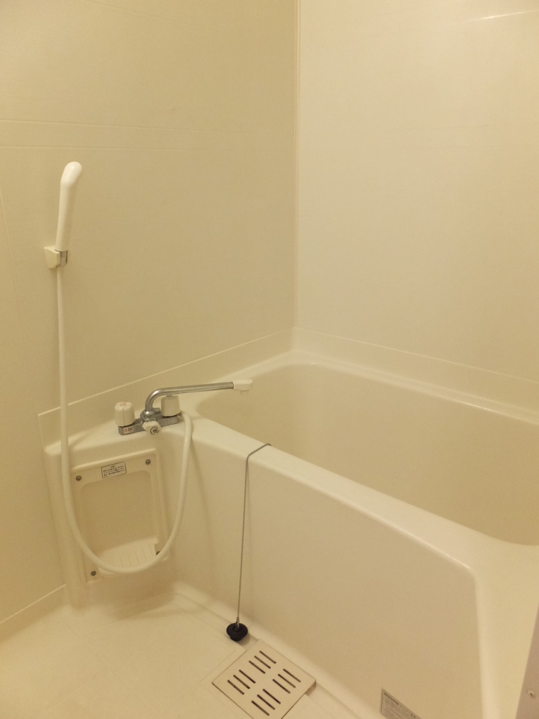 レオパレスグッド・ラック106号室 お風呂