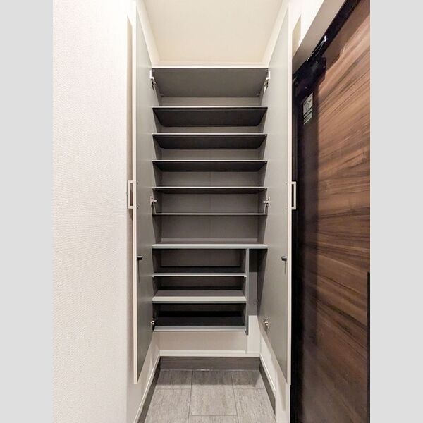 D-アリビオ101号室 靴箱