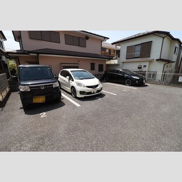 サンセゾン　ナツキ 駐車場