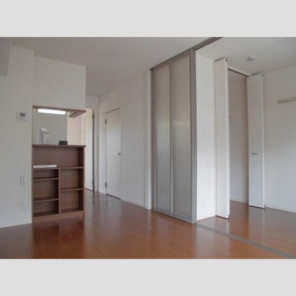 メゾン ド コンフォール108号室 ♪カウンターキッチンには棚がついています♪