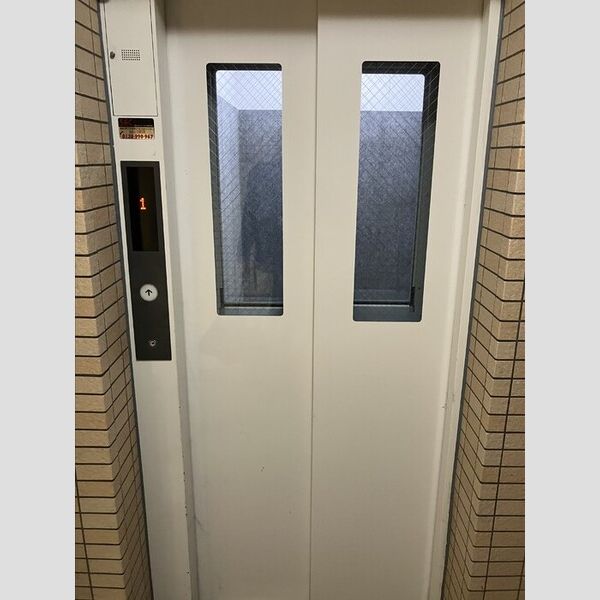 ハイムフローラ本町702号室 エレベーター