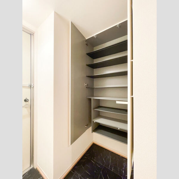 ウィスタリア　F シューズボックス