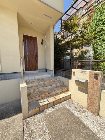 練馬区田柄３丁目戸建 おしゃれなアプローチです。