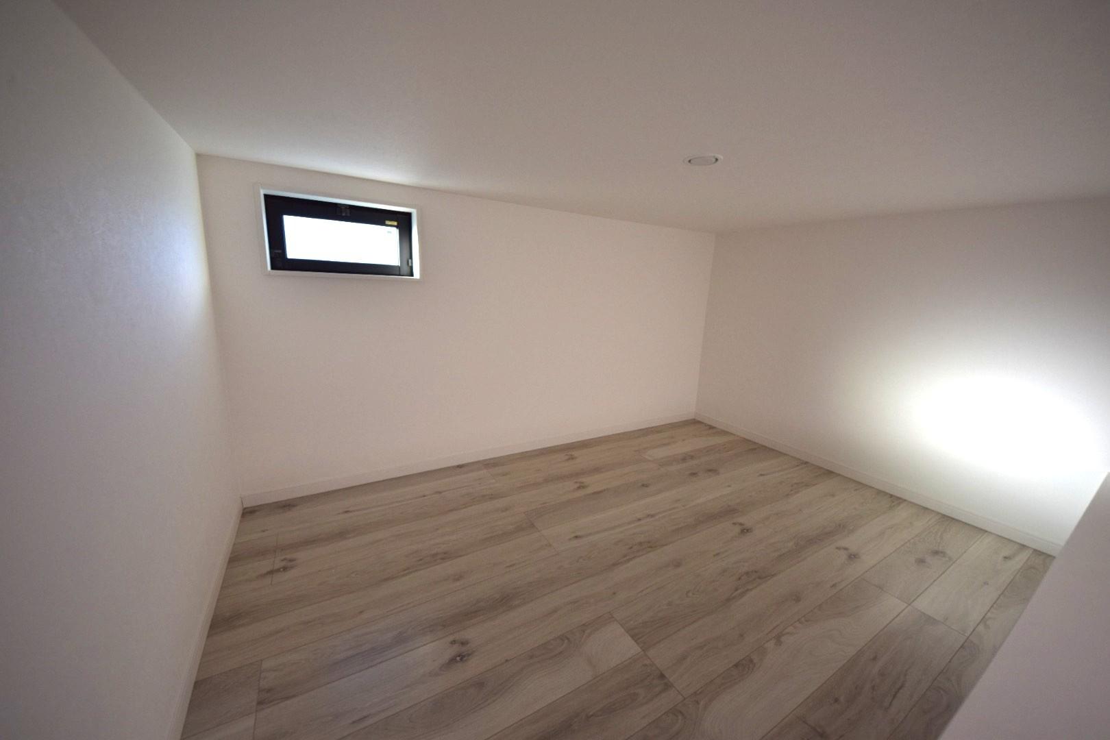 響橋テラス203号室 ロフトには窓もついていて十分な広さです。