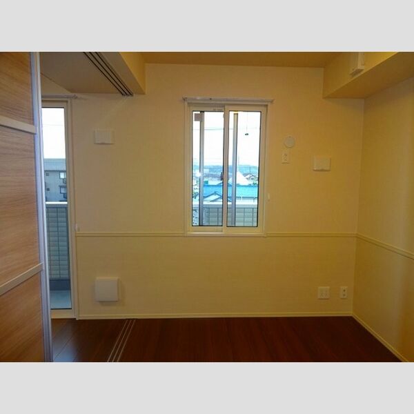 グラナータ302号室 洋室