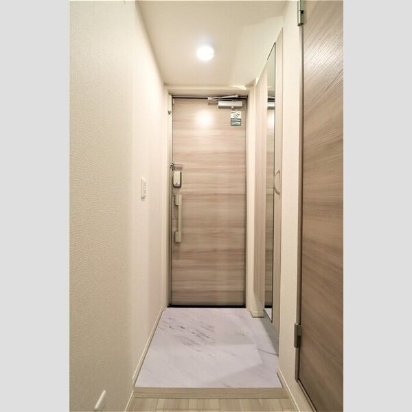 セレスティア前野町204号室 玄関