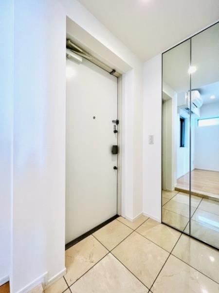 アパートメンツ三田2階 玄関