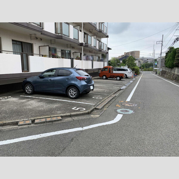 ウエストヒル湘南台 駐車場