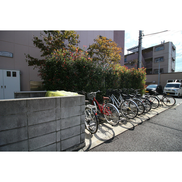 アンプルール フェール リリエンハイムⅡ108号室 駐輪場