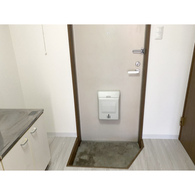 コア21105号室 玄関