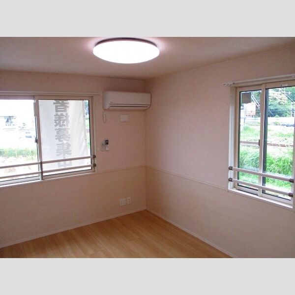 リバーサイド・レジデンス201号室 居室