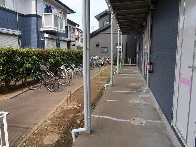 グランドゥール八柱B棟1階 駐輪場