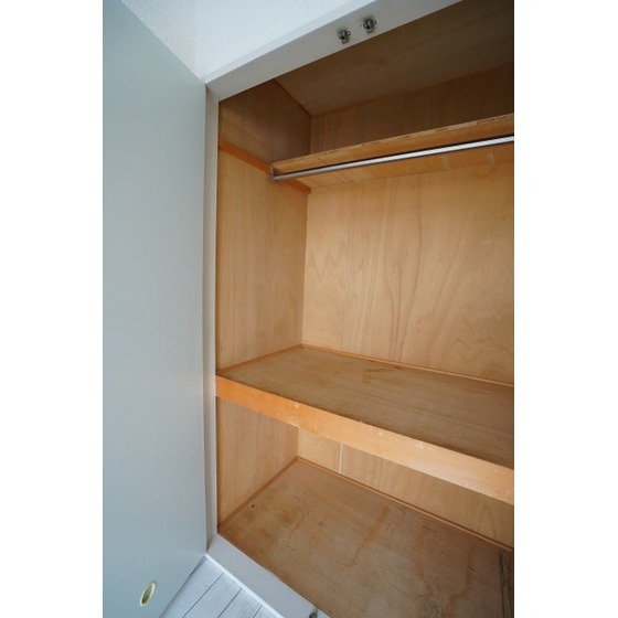 エレガンス綾瀬６ クローゼット