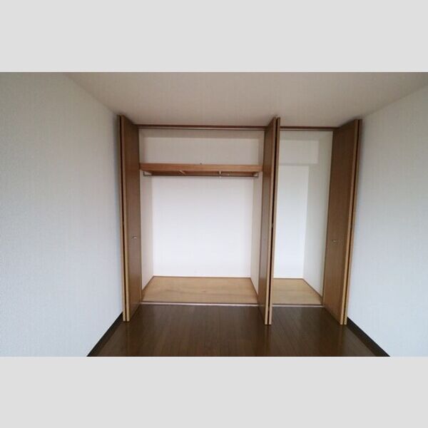 ジョウエイ別府202号室 クローゼット