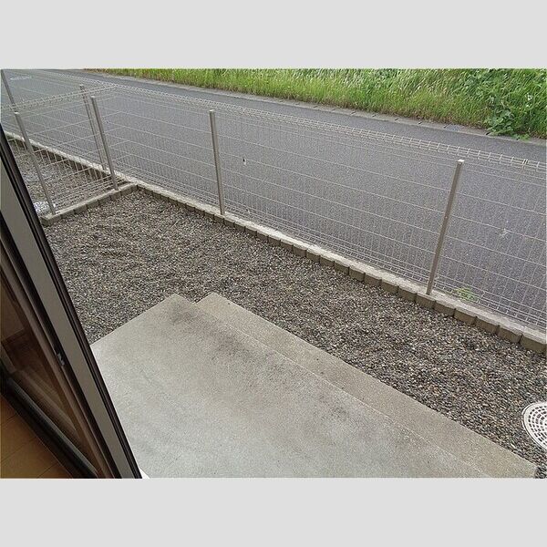 メルヴェイユ　C103号室 専用庭