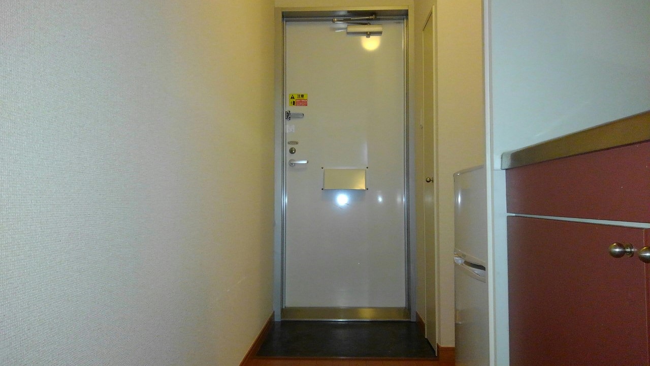 レオパレスララハウス101号室 玄関