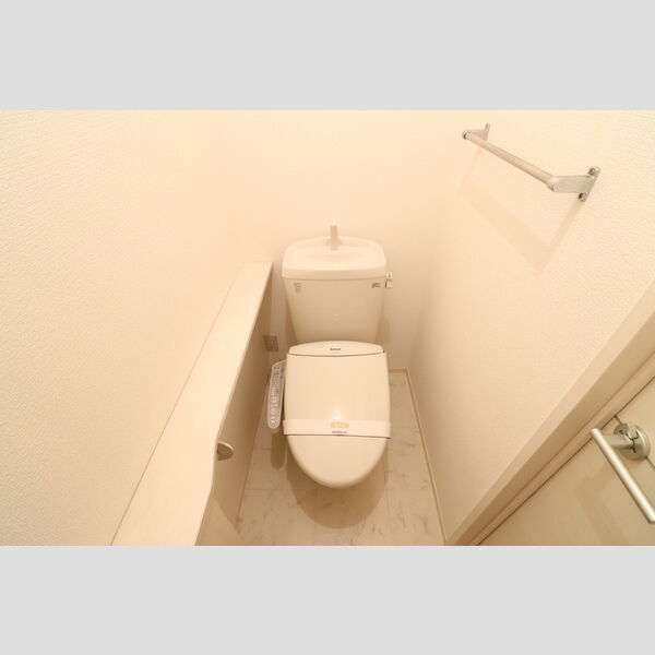 クレセント・シャンブル101号室 温水洗浄暖房便座